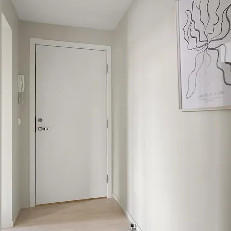One Bedroom, Ev-charging, Walk-in Closet, Garage Apartment