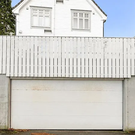 One Bedroom, Ev-charging, Walk-in Closet, Garage *
